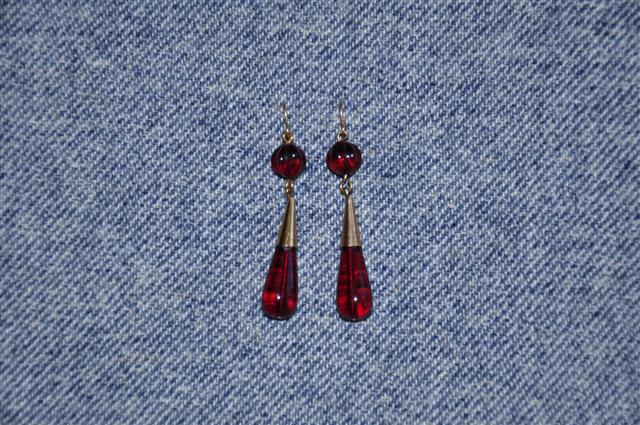 Red w/ Gold Earbobs