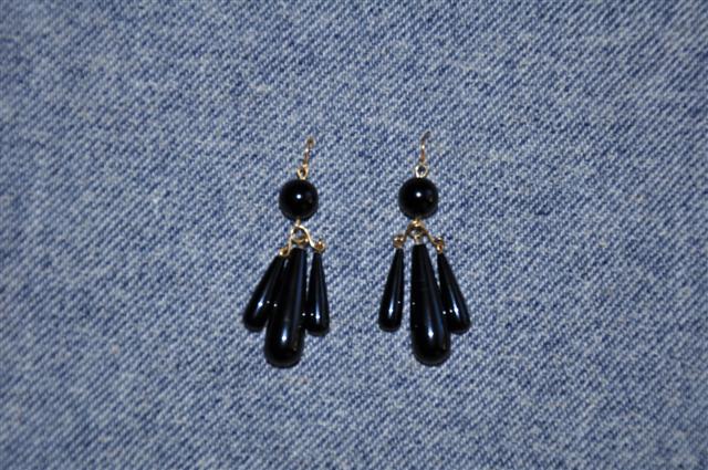 Small Black Onyx Earbobs